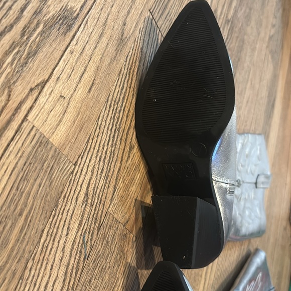 Steve Madden size 7 silver cowboy boots - Picture 4 of 9